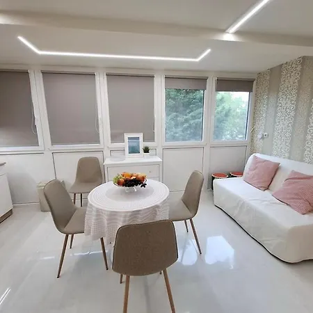 Lelle Apartment *